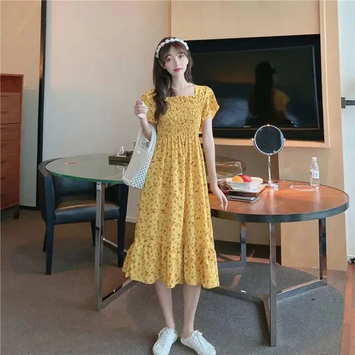 2025 printemps été nouvelle robe femmes Mini robes femme à manches courtes buste élastique imprimé fleuri plissé dos nu tenue décontractée